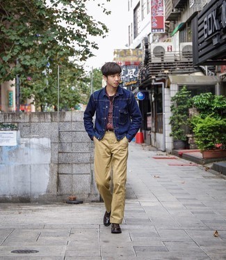 Какие брюки чинос носить с коричневыми брогами