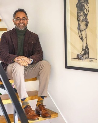 Какие брюки чинос носить с коричневыми брогами