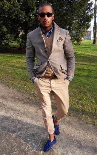 Какие лоферы носить с коричневым вязаным свитером мужчине