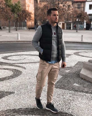 С чем носить коричневые носки с камуфляжным принтом мужчине