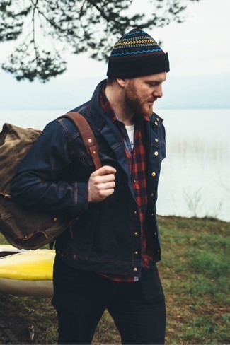 С чем носить коричневый рюкзак из плотной ткани мужчине