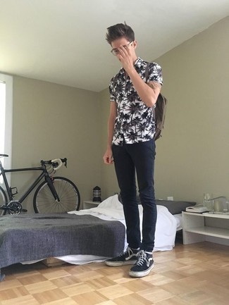 С чем носить коричневый рюкзак из плотной ткани мужчине