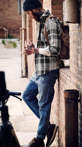 С чем носить коричневый рюкзак из плотной ткани мужчине