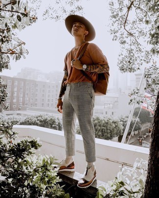 С чем носить коричневый рюкзак из плотной ткани мужчине