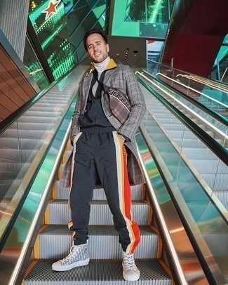 С чем носить коричневую поясную сумку из плотной ткани мужчине