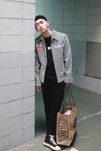 С чем носить коричневые высокие кеды из плотной ткани мужчине