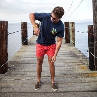 С чем носить коричневые слипоны из плотной ткани мужчине