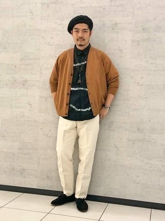 Какие брюки чинос носить с коричневым кардиганом