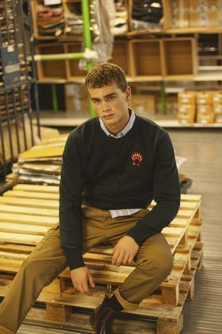 Какие ботинки челси носить с коричневыми брюками карго