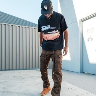 С чем носить коричневые брюки карго