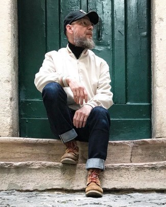 Какие бомберы носить с коричневыми повседневными ботинками мужчине