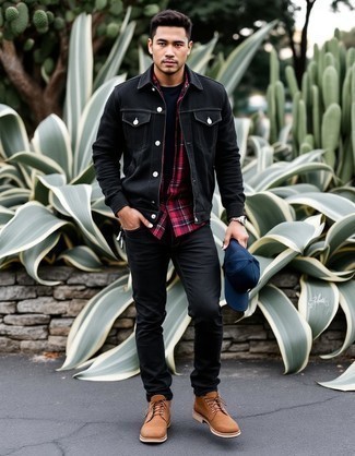 Какие джинсы носить с коричневыми повседневными ботинками мужчине