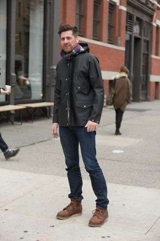 Какие ветровки носить с коричневыми повседневными ботинками мужчине