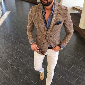 Как носить коричневый пиджак в клетку с белыми брюками чинос