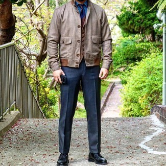 С чем носить коричневый жилет в клетку