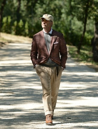 С чем носить коричневый шерстяной пиджак в клетку мужчине