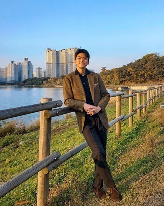 С чем носить коричневый шерстяной пиджак в клетку мужчине