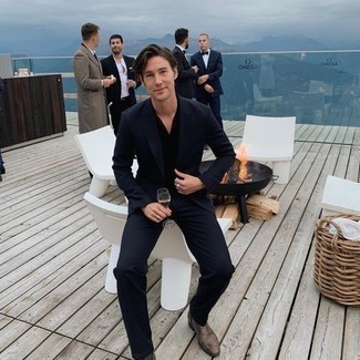 Какие костюмы носить с коричневыми ботинками челси