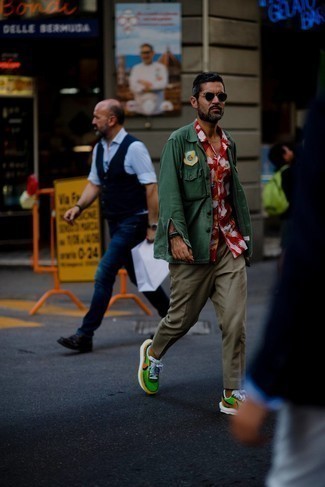 Какие кроссовки носить с коричневыми брюками чинос