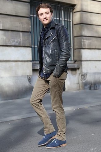 Какие косухи носить с коричневыми брюками чинос