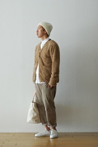 Какие кардиганы носить с коричневыми брюками чинос