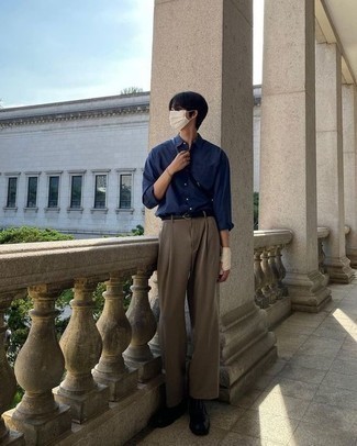 Какие ботинки челси носить с коричневыми брюками чинос