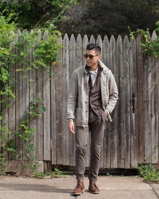 Какие ботинки дезерты носить с коричневыми брюками чинос