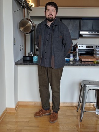 Какие ботинки дезерты носить с коричневыми брюками чинос