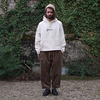 Какие ботинки дезерты носить с коричневыми брюками чинос