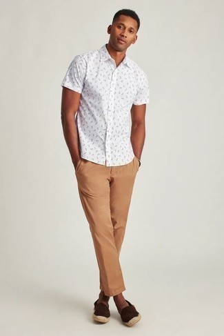 Какие эспадрильи носить с коричневыми брюками чинос