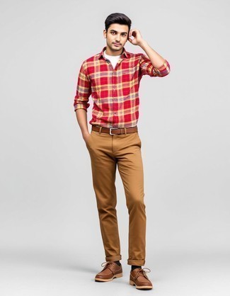 С чем носить коричневые брюки чинос в 30 лет