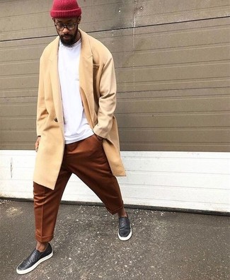 С чем носить коричневые брюки чинос в холод