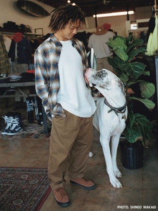 С чем носить коричневые брюки чинос в 30 лет