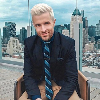 С чем носить коричневые брюки чинос в 30 лет