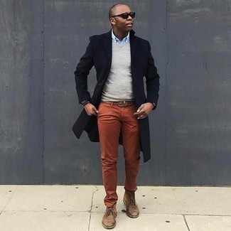 С чем носить коричневые брюки чинос в холод