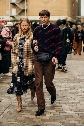 С чем носить коричневые брюки чинос подросткам