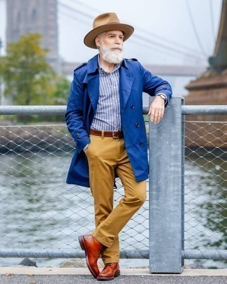 С чем носить коричневые брюки чинос за 50 лет