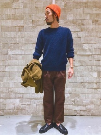 С чем носить коричневые брюки чинос в холод