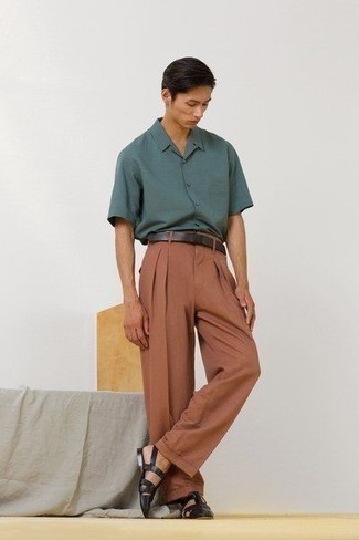 С чем носить коричневые брюки чинос в спортивном стиле