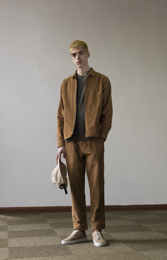 С чем носить коричневые брюки чинос подросткам