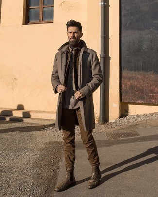 С чем носить коричневые брюки чинос в холод