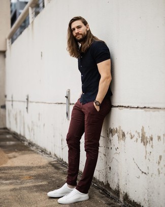 Какие низкие кеды носить с коричневыми брюками чинос