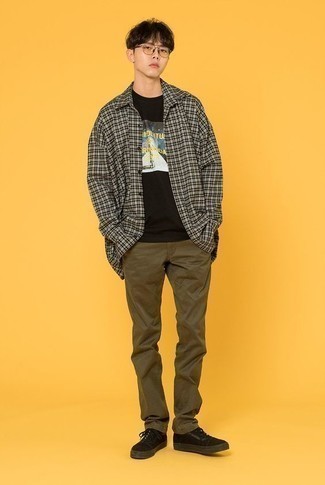 Какие низкие кеды носить с коричневыми брюками чинос