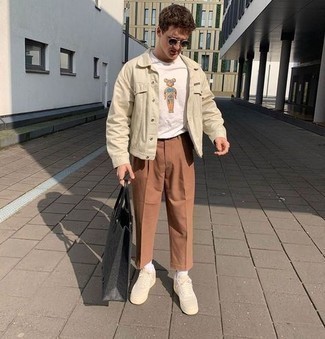 Какие низкие кеды носить с коричневыми брюками чинос