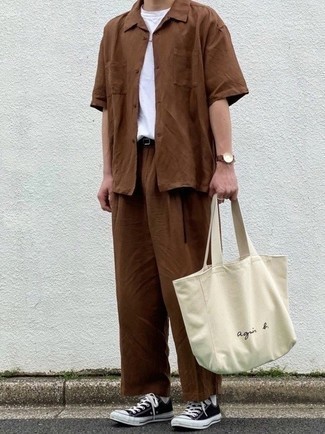 Какие низкие кеды носить с коричневыми брюками чинос