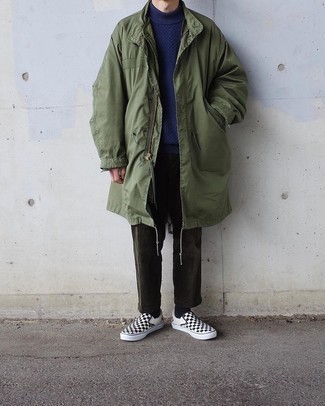 Какие дождевики носить с коричневыми брюками чинос