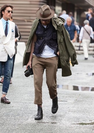 Какие дождевики носить с коричневыми брюками чинос