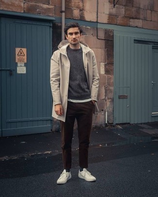 Какие дождевики носить с коричневыми брюками чинос