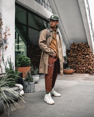 Какие дождевики носить с коричневыми брюками чинос