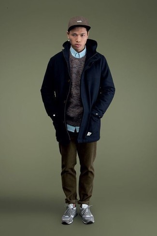 Какие дождевики носить с коричневыми брюками чинос